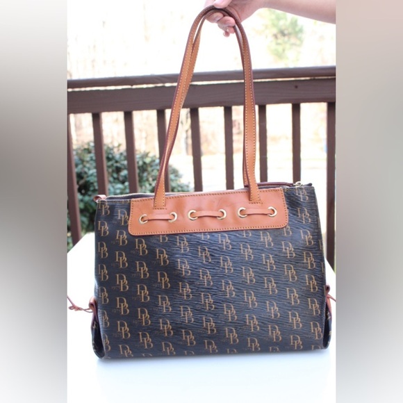 Dooney & Bourke signature logo tassel tote bag - Picture 2 of 16